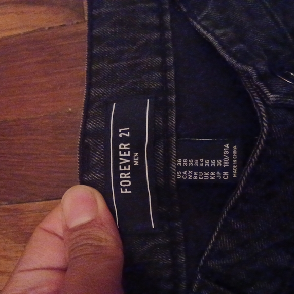 Black shorts with painted spots - Picture 2 of 3